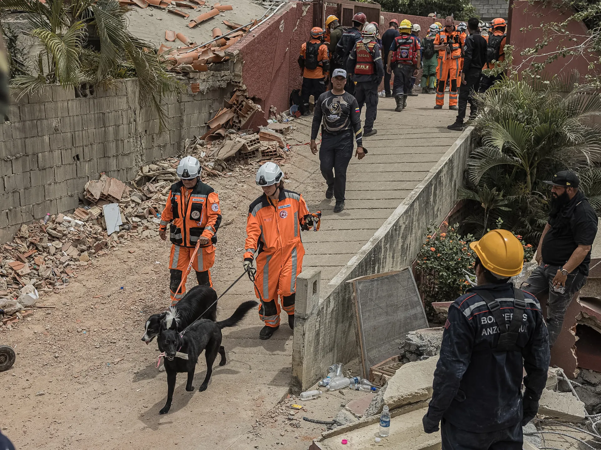Hope of finding more Venezuela quake survivors fades despite late rescues
