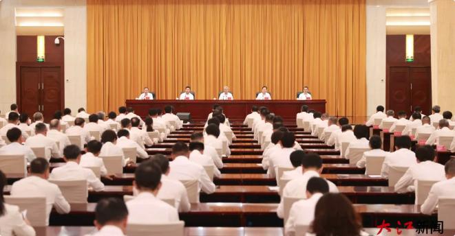 尹弘出席南昌市领导干部大会，会议宣布南昌市委主要领导职务调整的决定