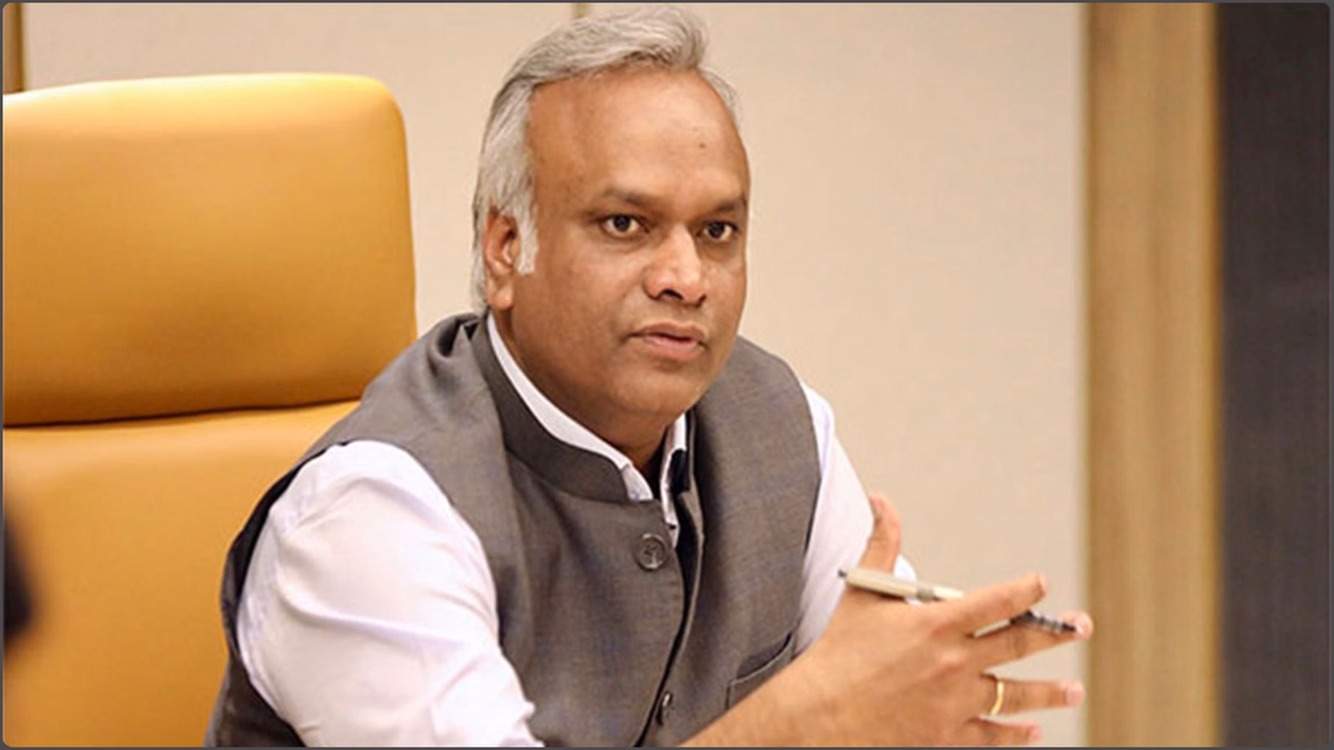 SIR: कर्नाटक में एसआईआर पर कांग्रेस और चुनाव आयोग आमने-सामने, प्रियांग खरगे ने EC से पूछे कौन- कौन से सवाल?