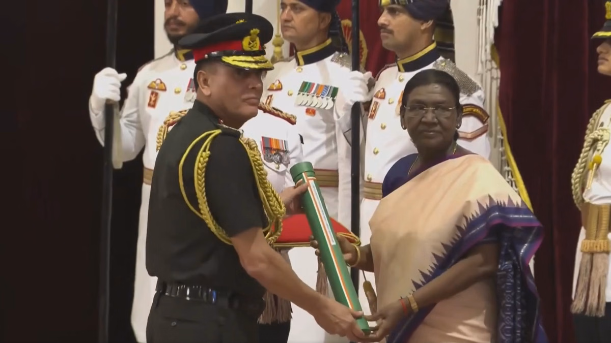 रक्षा अलंकरण समारोह: ले.ज. धीरज सेठ को मिला उत्तम युद्ध सेवा मेडल, जानें और किन्हें मिला वीरता पुरस्कार?