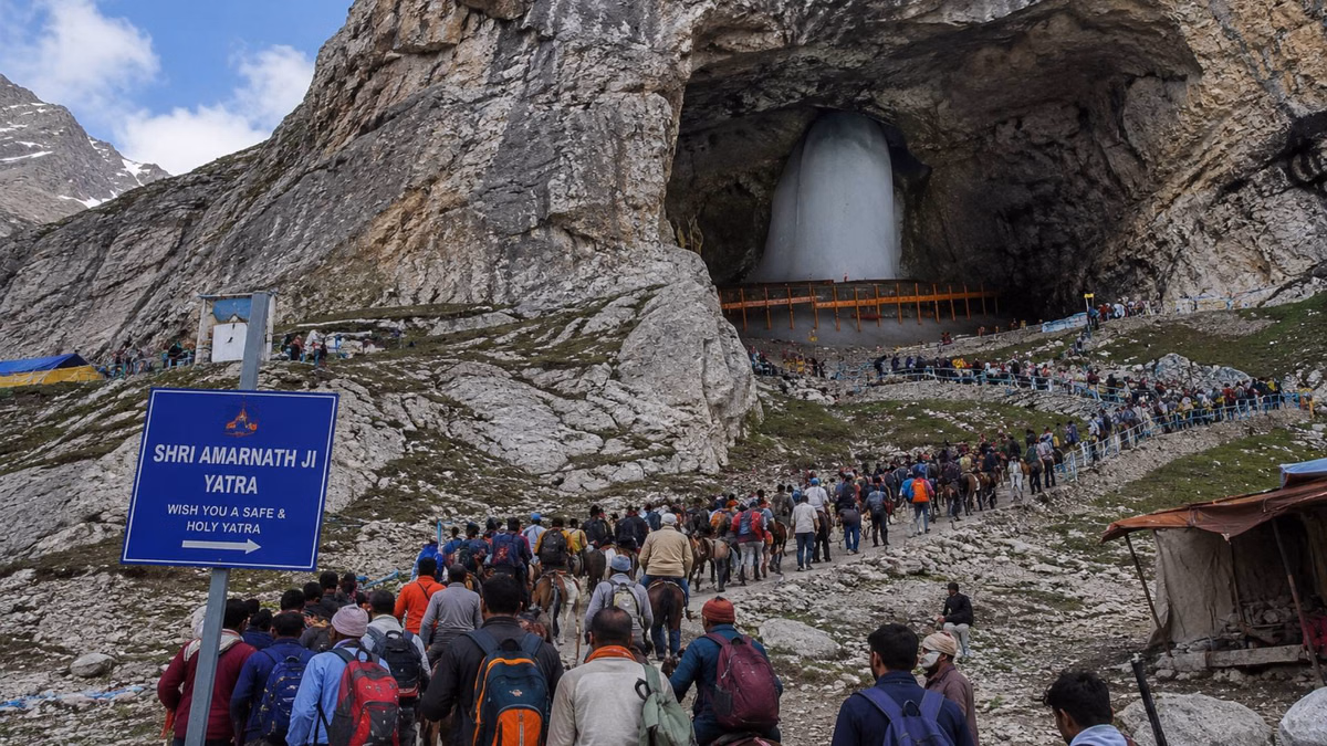 Amarnath Yatra:  क्या अमरनाथ यात्रा में बड़े आतंकी हमले की साजिश रच रहा PAK? खुफिया एजेंसियों का बड़ा खुलासा
