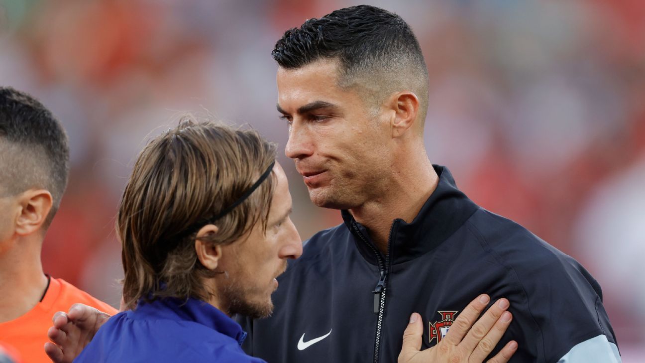 'Icons' Modric, Ronaldo look to avoid WC send-off