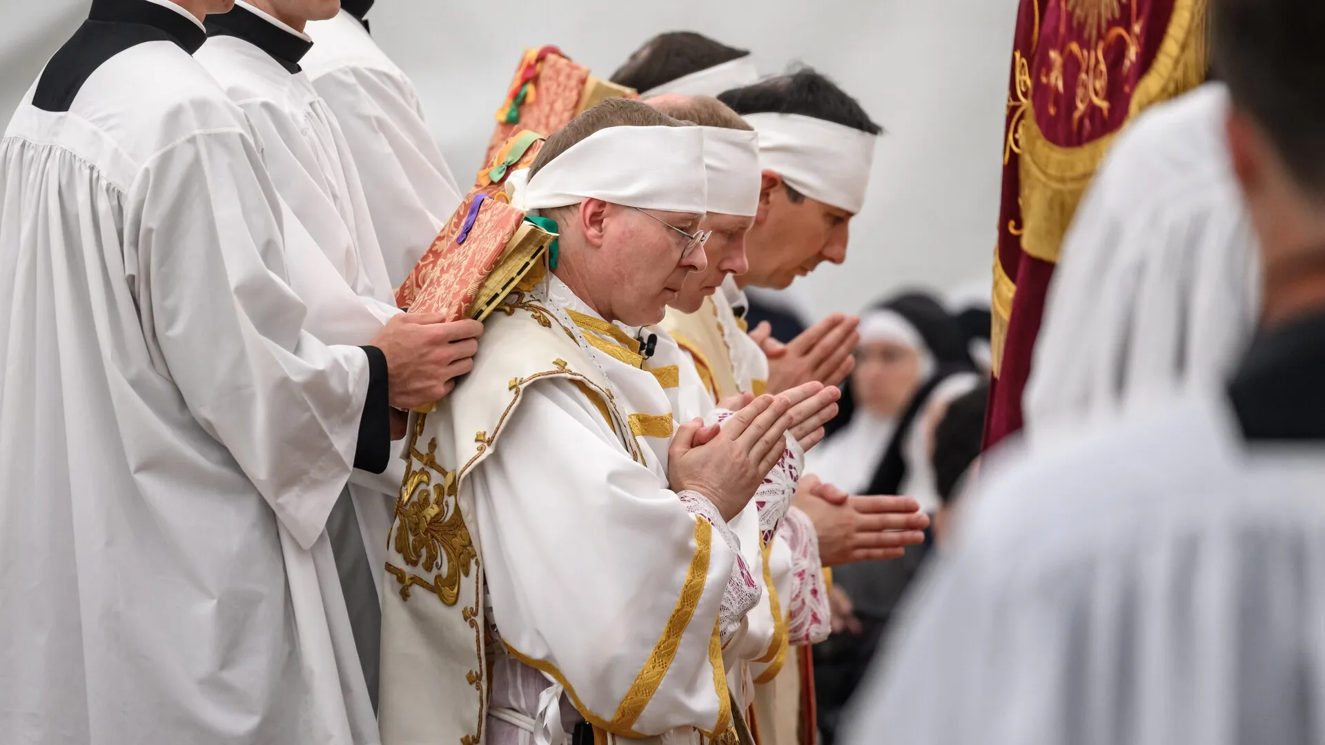 Who are the rogue bishops defying Pope Leo XIV?