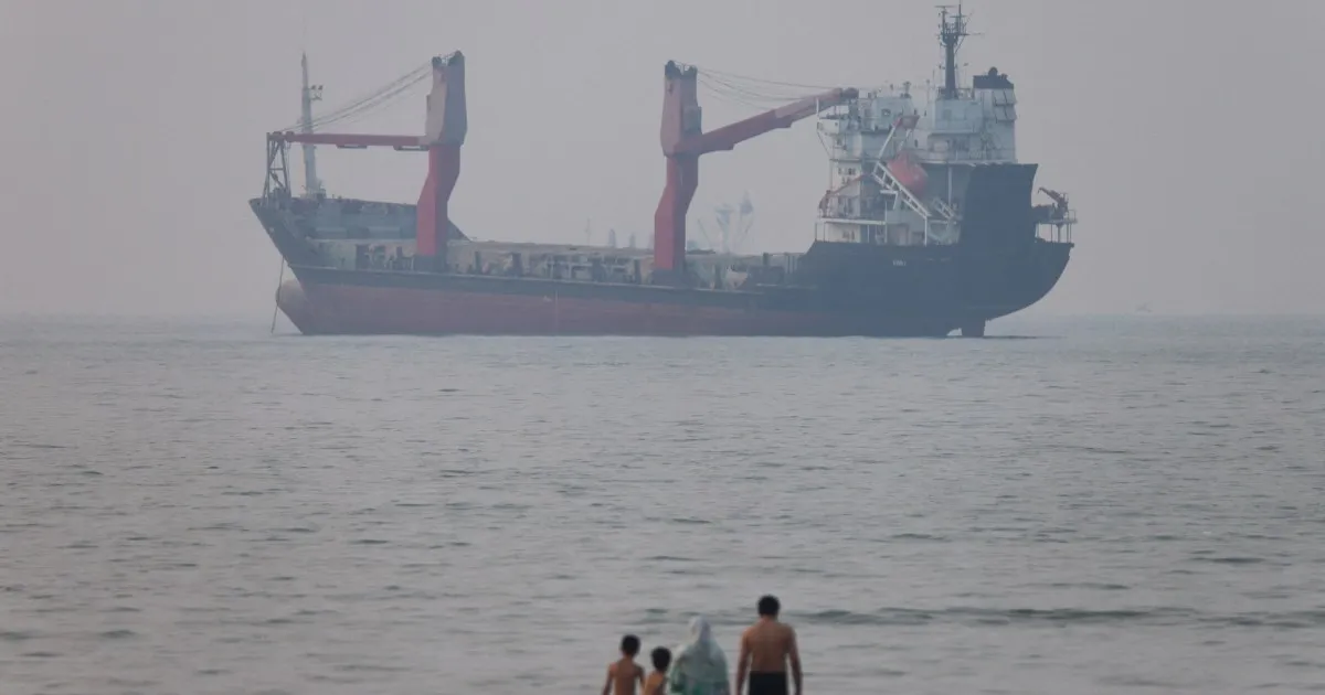 Iran warns ships against using unapproved routes in Strait of Hormuz