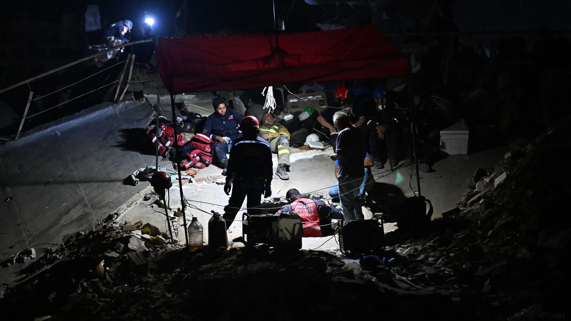Volunteers vow to keep searching for Venezuela earthquake survivors