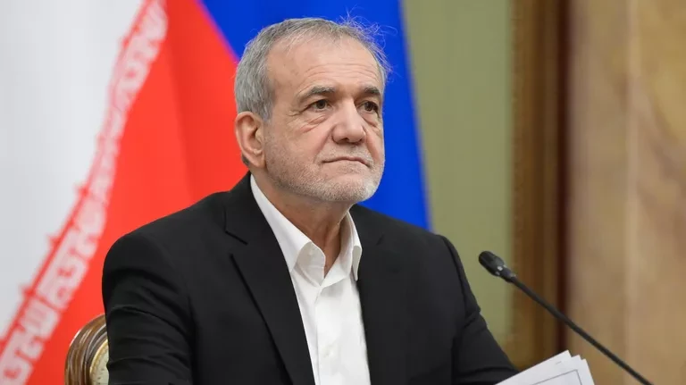 Президент Ирана: Без одобрения верховного лидера не принимается ни одно решение
